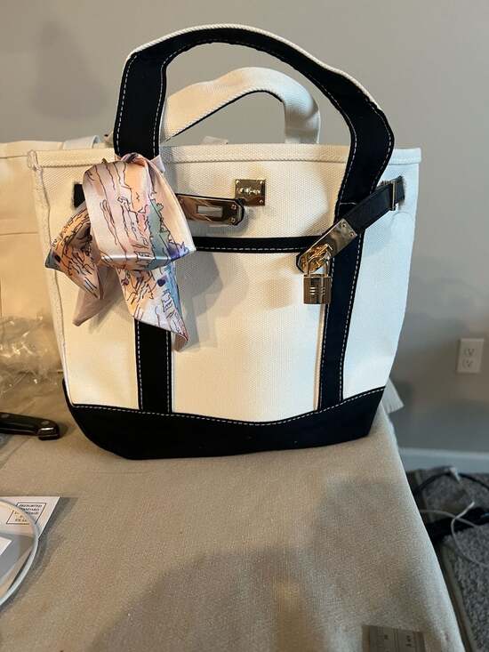 Luxury Canvas Boat Tote 

Your Tote, Your Way — Inspired by the Viral Trend!
Rid